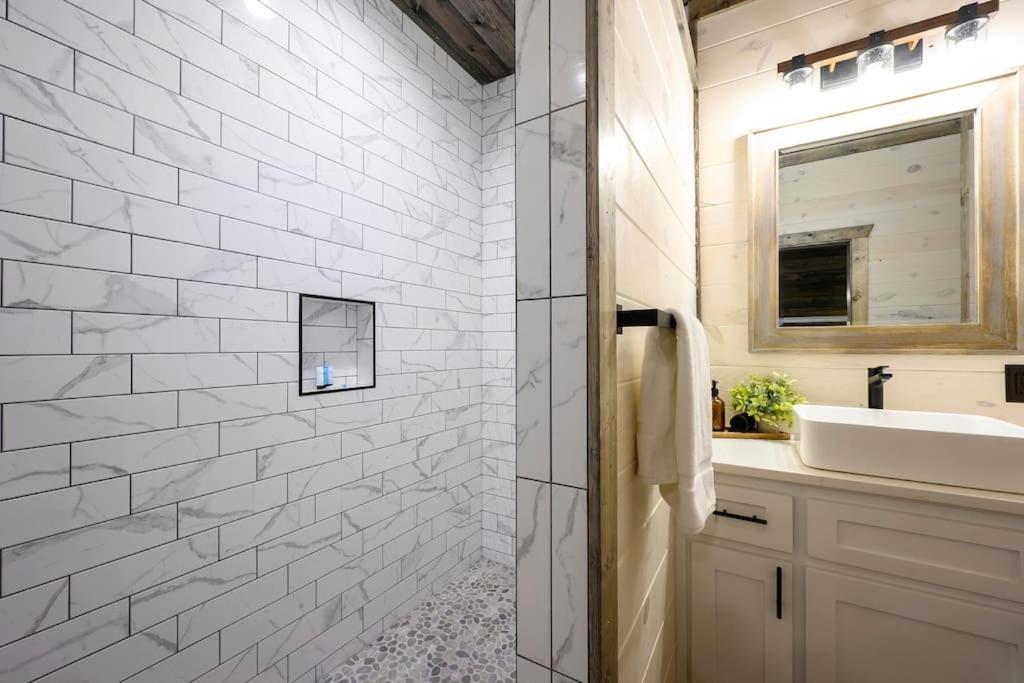 Brand New Luxury 2 Bedroom With Loft And Spa Sleeps 10 Брокен-Боу Экстерьер фото
